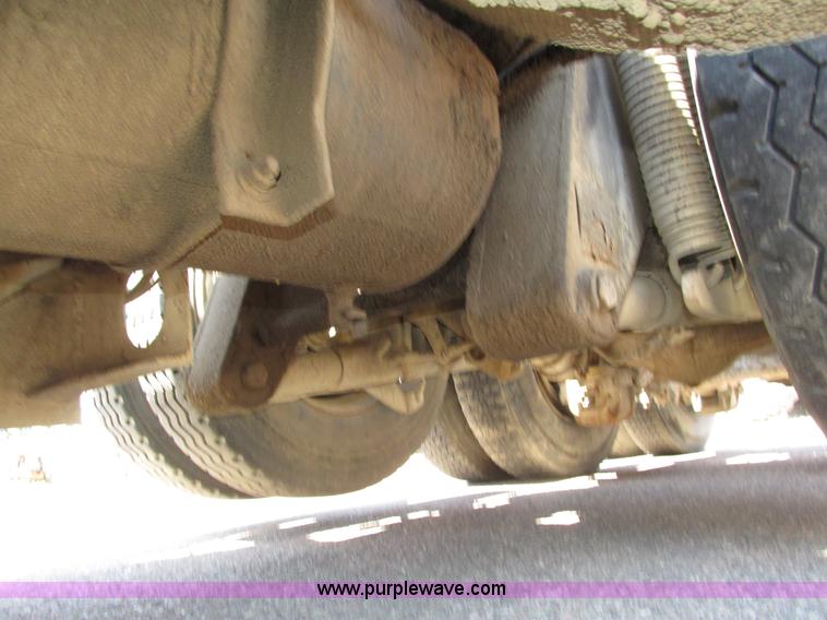 image for item H4626 1993 Mack RD690S semi truck