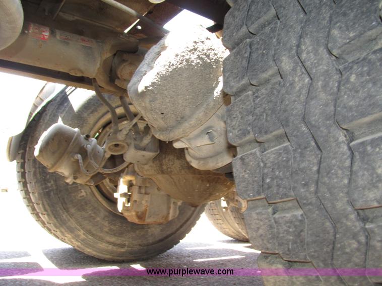 image for item H4626 1993 Mack RD690S semi truck