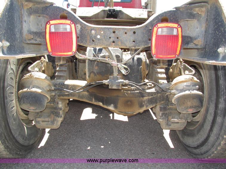 image for item H4626 1993 Mack RD690S semi truck