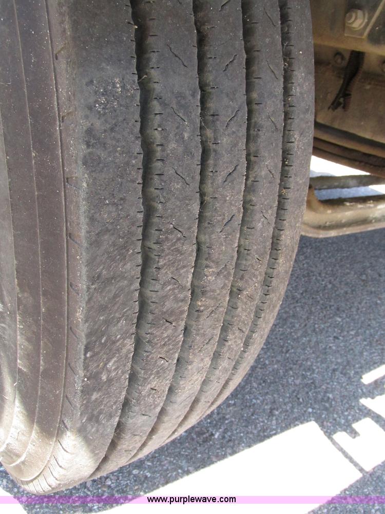 image for item H4626 1993 Mack RD690S semi truck