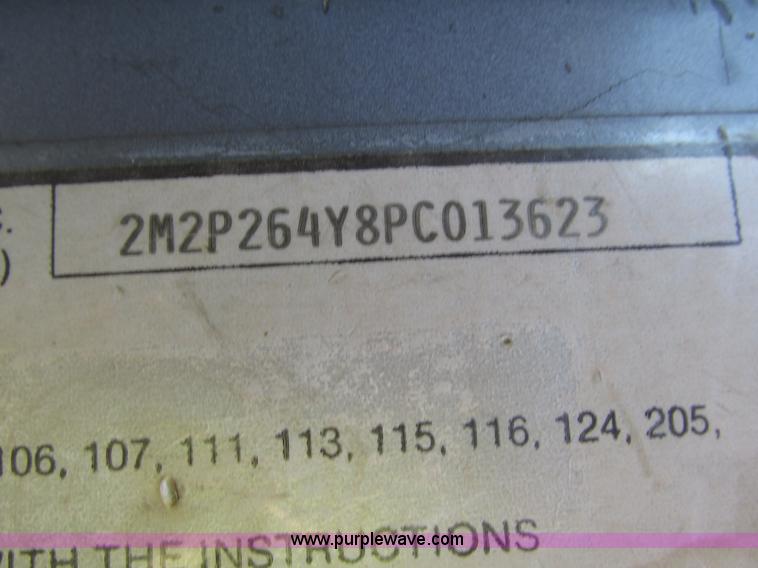 image for item H4626 1993 Mack RD690S semi truck