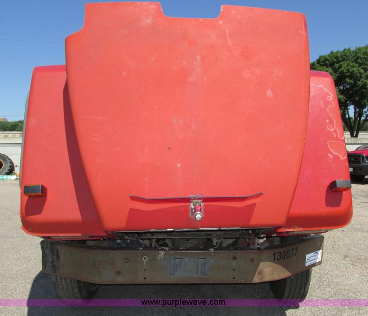 image for item H4627 1993 Mack RD690S semi truck