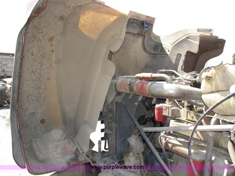 image for item H4627 1993 Mack RD690S semi truck