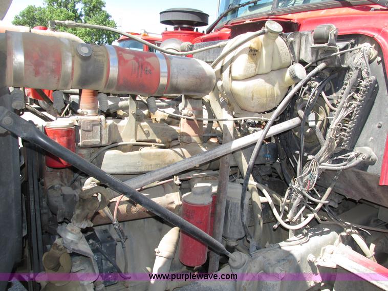 image for item H4627 1993 Mack RD690S semi truck