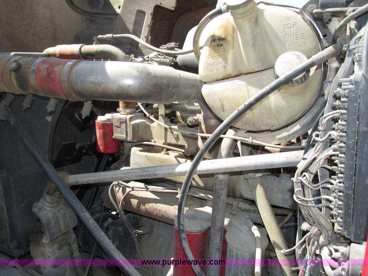 image for item H4627 1993 Mack RD690S semi truck