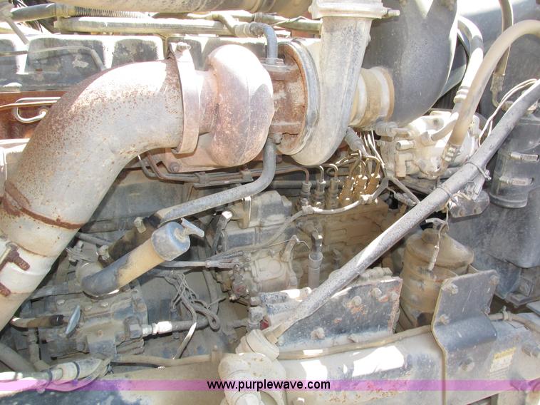 image for item H4627 1993 Mack RD690S semi truck