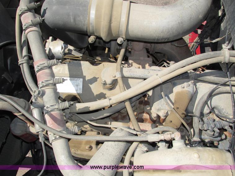 image for item H4627 1993 Mack RD690S semi truck