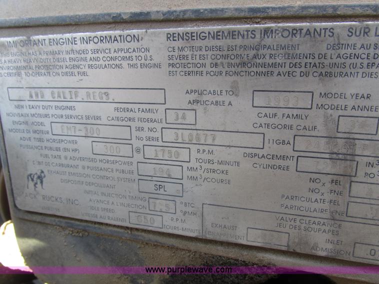 image for item H4627 1993 Mack RD690S semi truck