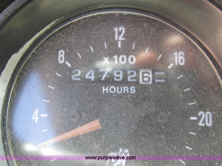 image for item H4627 1993 Mack RD690S semi truck