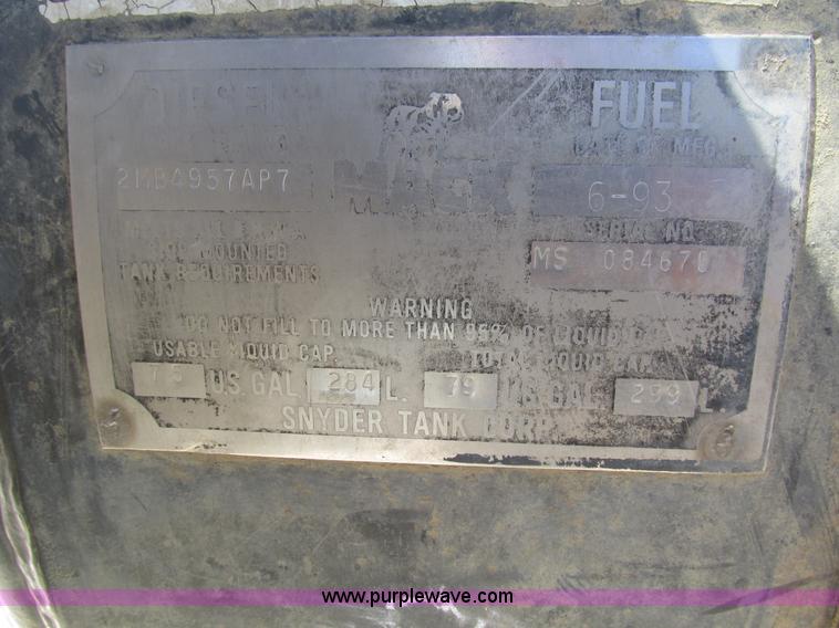 image for item H4627 1993 Mack RD690S semi truck