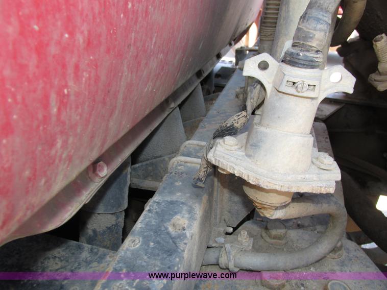 image for item H4627 1993 Mack RD690S semi truck