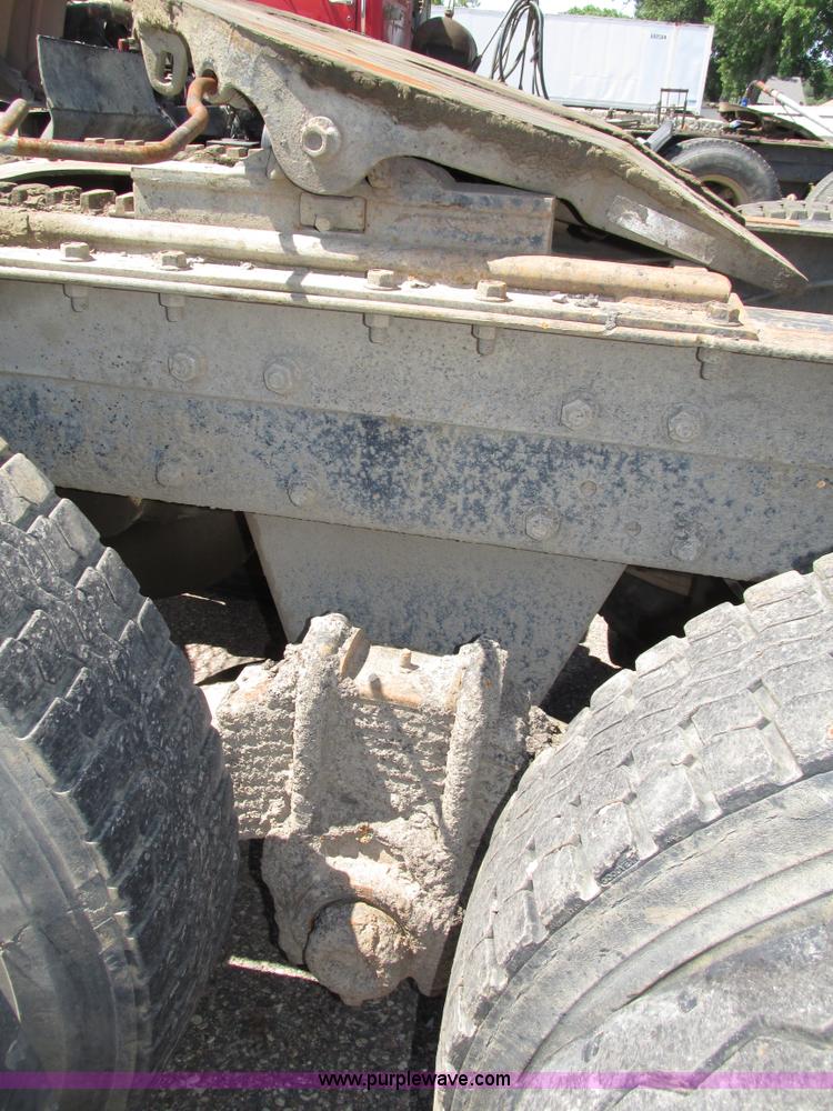 image for item H4627 1993 Mack RD690S semi truck