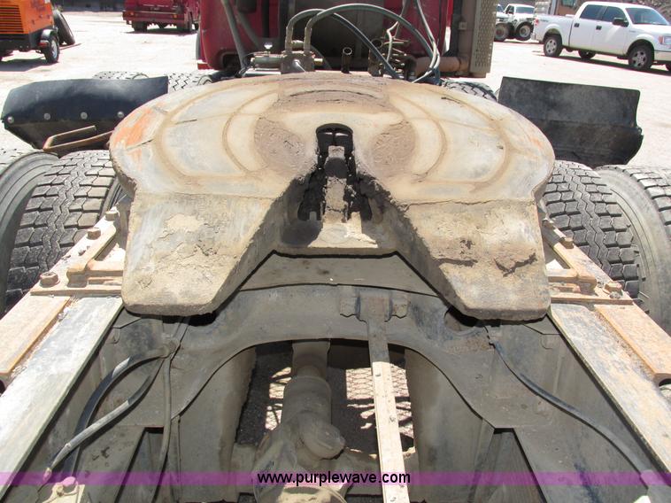 image for item H4627 1993 Mack RD690S semi truck