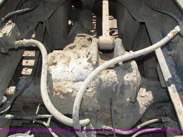 image for item H4627 1993 Mack RD690S semi truck