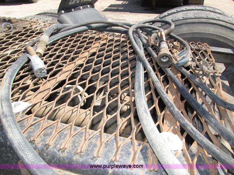 image for item H4627 1993 Mack RD690S semi truck