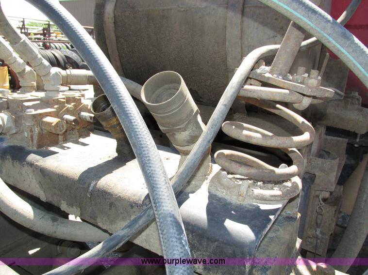 image for item H4627 1993 Mack RD690S semi truck