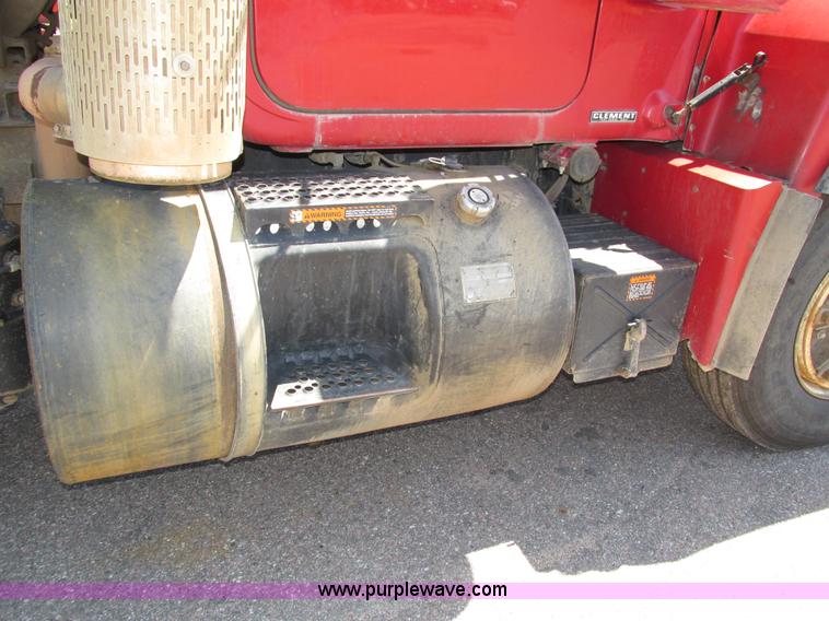 image for item H4627 1993 Mack RD690S semi truck