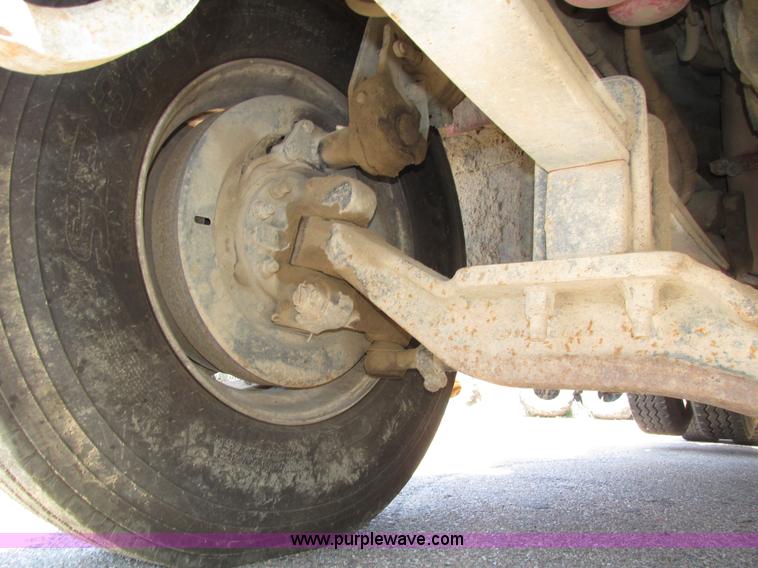 image for item H4627 1993 Mack RD690S semi truck