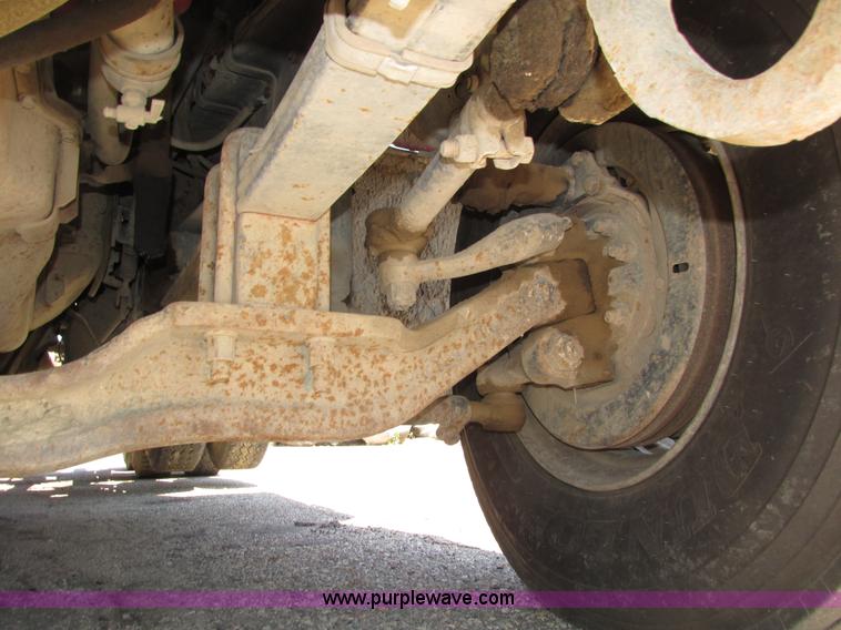 image for item H4627 1993 Mack RD690S semi truck