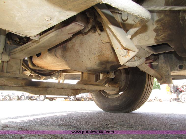 image for item H4627 1993 Mack RD690S semi truck