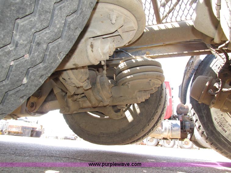 image for item H4627 1993 Mack RD690S semi truck