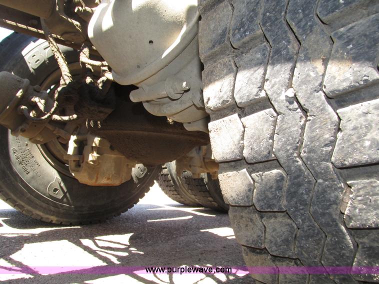 image for item H4627 1993 Mack RD690S semi truck