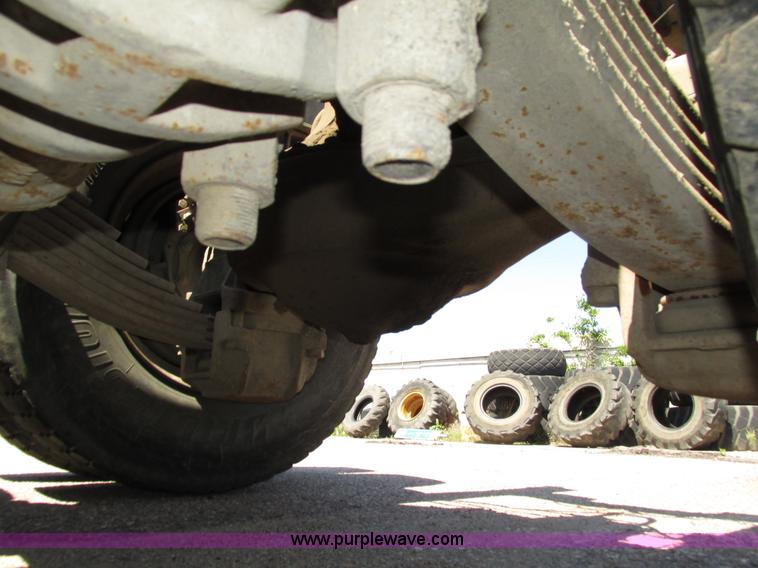 image for item H4627 1993 Mack RD690S semi truck