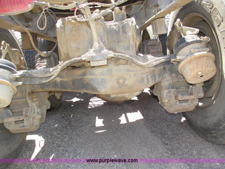 image for item H4627 1993 Mack RD690S semi truck