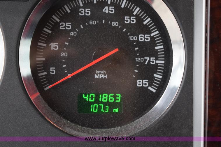 image for item H5075 2011 Kenworth T800 semi truck