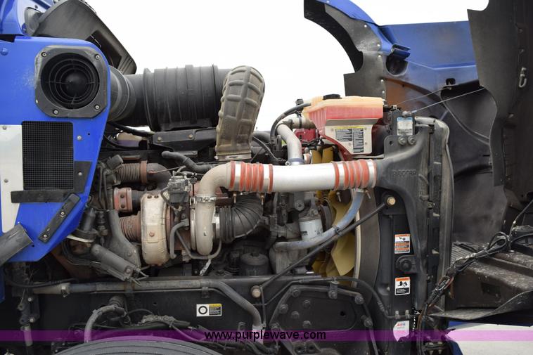 image for item H5075 2011 Kenworth T800 semi truck