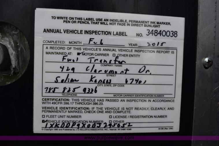 image for item H5075 2011 Kenworth T800 semi truck