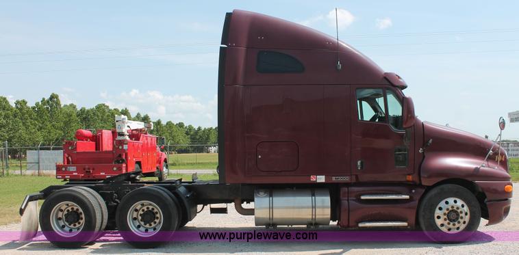 image for item H8202 2006 Kenworth T2000 semi truck