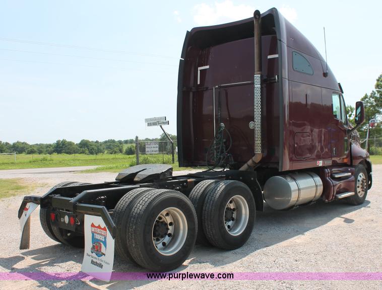 image for item H8202 2006 Kenworth T2000 semi truck