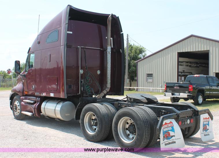 image for item H8202 2006 Kenworth T2000 semi truck