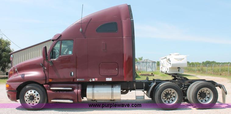 image for item H8202 2006 Kenworth T2000 semi truck