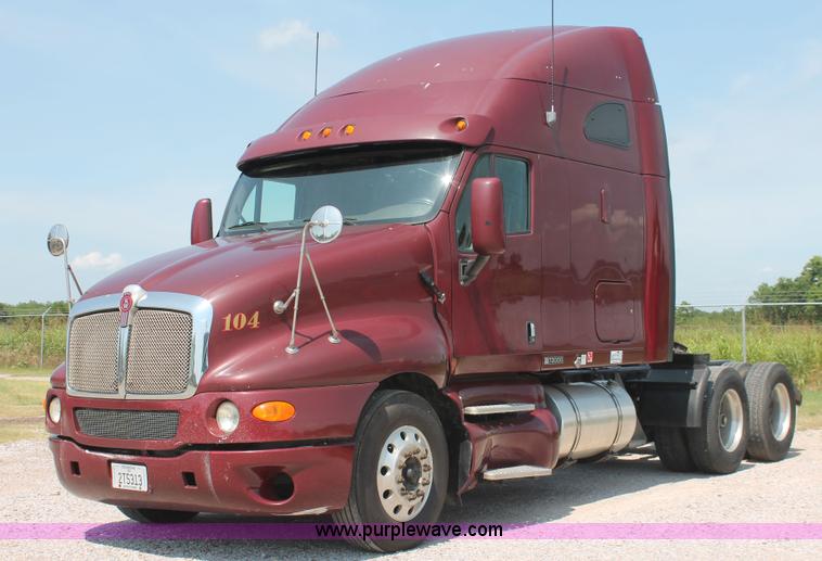 image for item H8202 2006 Kenworth T2000 semi truck