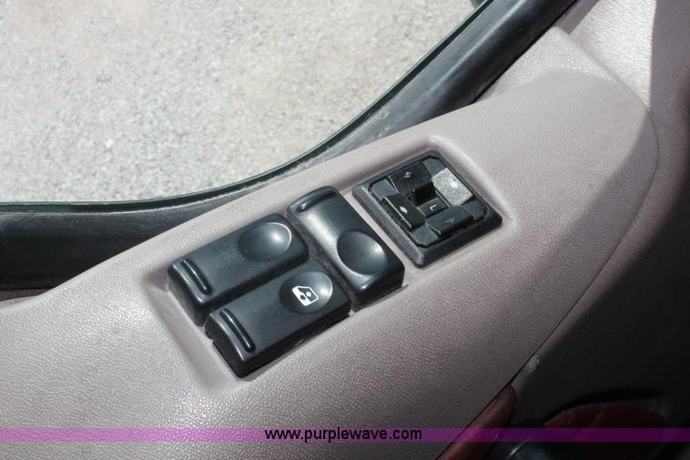 image for item H8202 2006 Kenworth T2000 semi truck