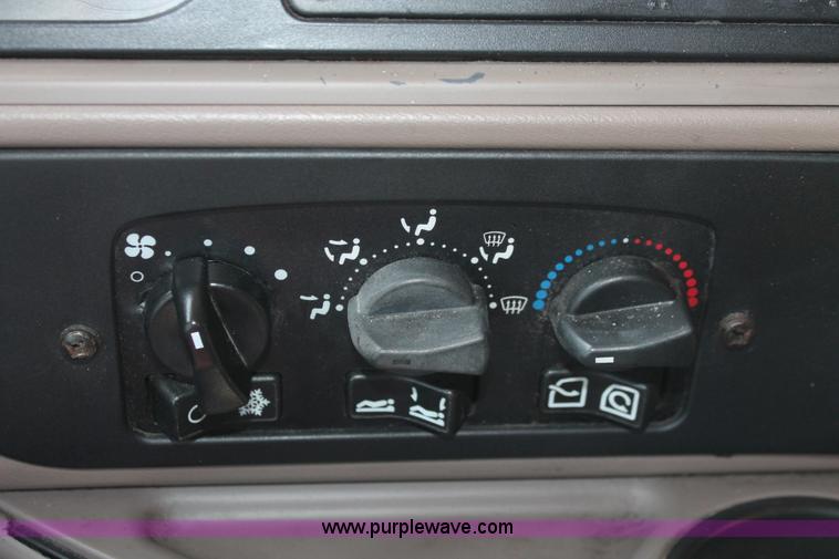 image for item H8202 2006 Kenworth T2000 semi truck