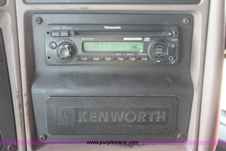 image for item H8202 2006 Kenworth T2000 semi truck