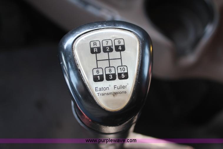 image for item H8202 2006 Kenworth T2000 semi truck