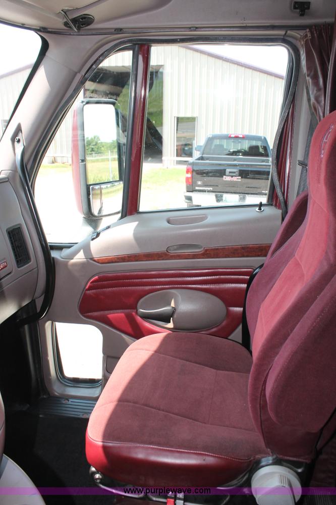 image for item H8202 2006 Kenworth T2000 semi truck