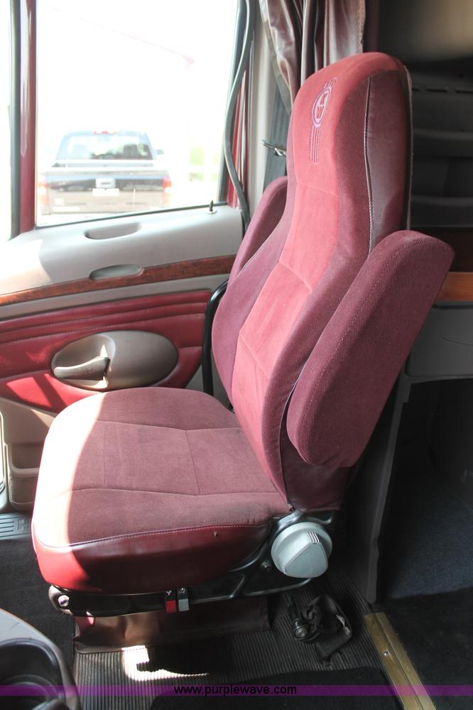 image for item H8202 2006 Kenworth T2000 semi truck