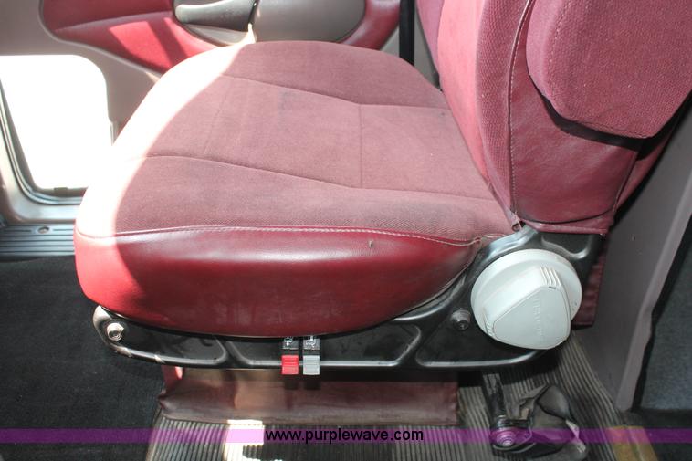 image for item H8202 2006 Kenworth T2000 semi truck