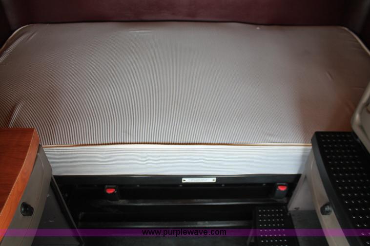 image for item H8202 2006 Kenworth T2000 semi truck