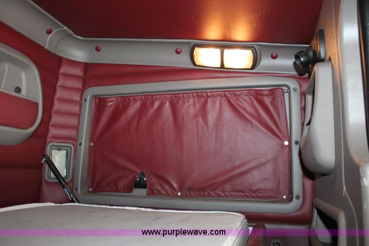 image for item H8202 2006 Kenworth T2000 semi truck