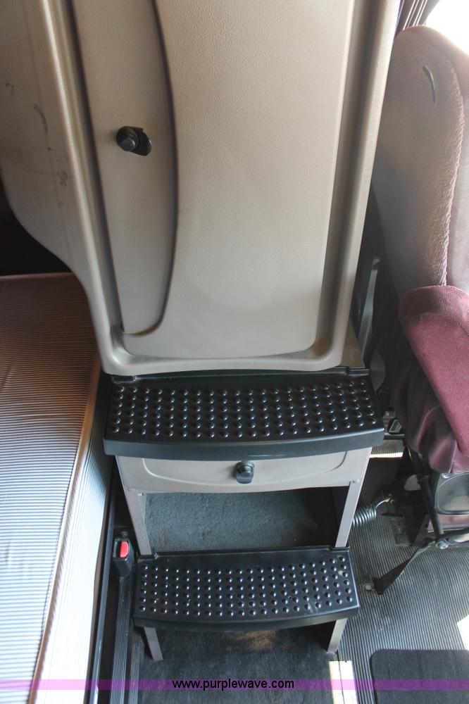 image for item H8202 2006 Kenworth T2000 semi truck