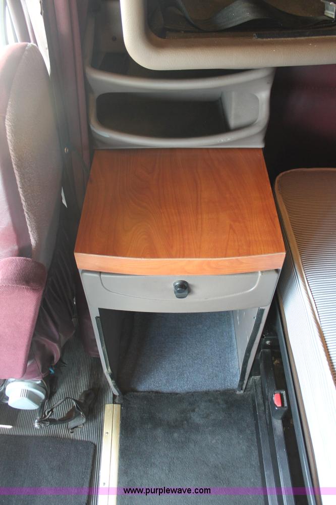 image for item H8202 2006 Kenworth T2000 semi truck