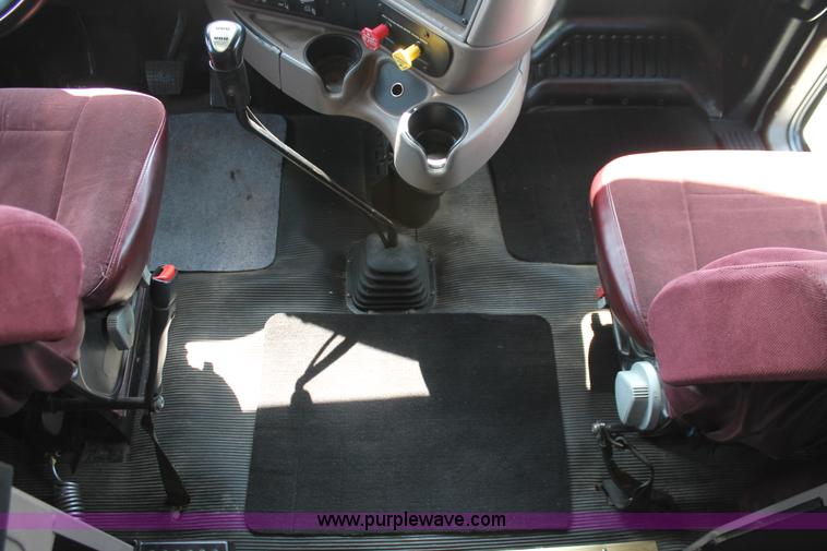 image for item H8202 2006 Kenworth T2000 semi truck