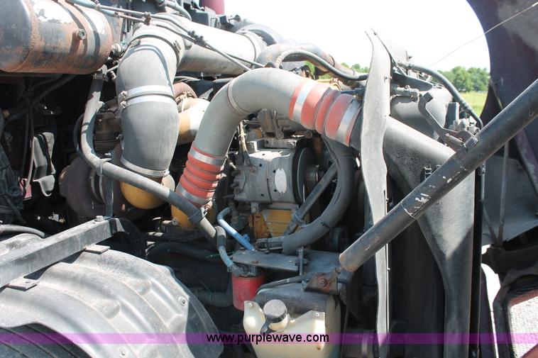 image for item H8202 2006 Kenworth T2000 semi truck