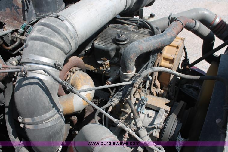 image for item H8202 2006 Kenworth T2000 semi truck